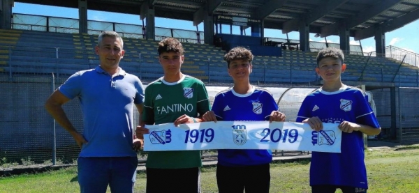 Il Ds Lorenzo De Simone con Carlo Jones, Niccol&ograve; Avenati e Leonard Munteanu