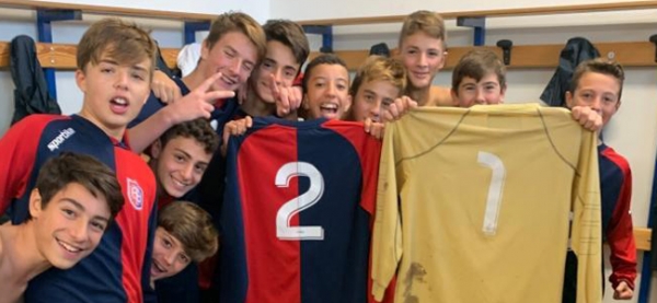 La festa negli spogliatoi dell'Accademia Borgomanero