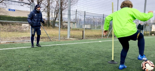 Individual Soccer School - Federico Fava, l&#039;istruttore dei più piccoli: «Come a scuola, esercizi sempre più complessi e veloci: così insegniamo la tecnica»
