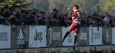 Nicolò Serra, capitano del Torino, esulta dopo il gol segnato nel derby (foto Michele Russo)