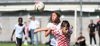 Un duello tra Vincenzo Candia della Pro Vercelli e Samuel Ferri del Pozzomaina