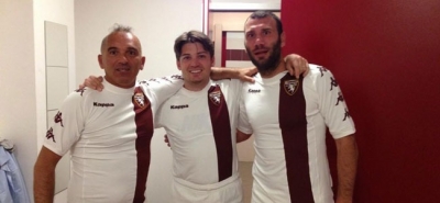 Paolo Bonacina in versione sportiva, in mezzo a due campioni come Marco Ferrante e Simone Loria