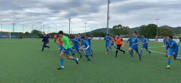 L'Alpignano Under 17 festeggia la vittoria del titolo