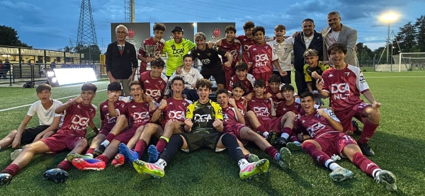 45° SuperOscar / Under 15 - Vince chi fa gol: il Lucento gioca, il Vanchiglia segna e alza la coppa