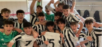 La festa dell'Under 16 bianconera dopo il successo nella stracittadina 