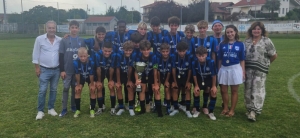 L'Atalanta con la famiglia Maffeis e il Presidente del Volpiano Pianese
