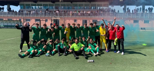 La Novaromentin festeggia la vittoria del titolo