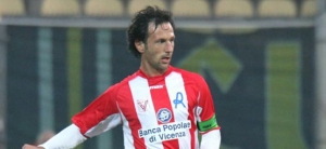Daniele Martinelli con la fascia da capitano del Vicenza