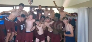 I festeggiamenti in spogliatoio del Torino Under 15 