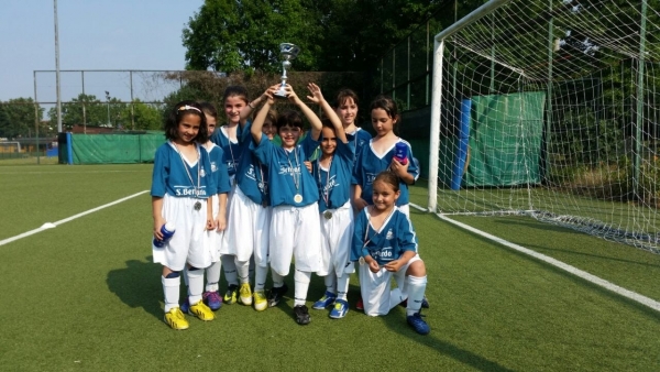 Le "Piccole" del S. Bernardo Luserna si fanno onore al cospetto dei "Maschietti" (T. Lucento - 2011)