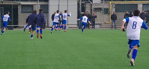 Tucci (Alpignano) durante l'esultanza sul campo del Lascaris oggi