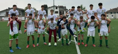 Lorenzo Barberis festeggia l'&eacute;lite insieme ai suoi ragazzi